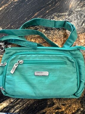 Baggallini Green Crossbody Bag - Compact Everyday Organizer